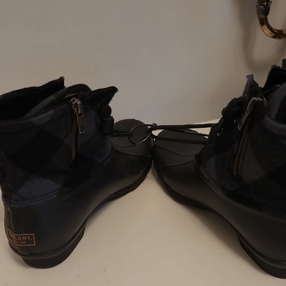 Sperry Women's Black and Gray Plaid Winter Boots - Picture 8 of 9